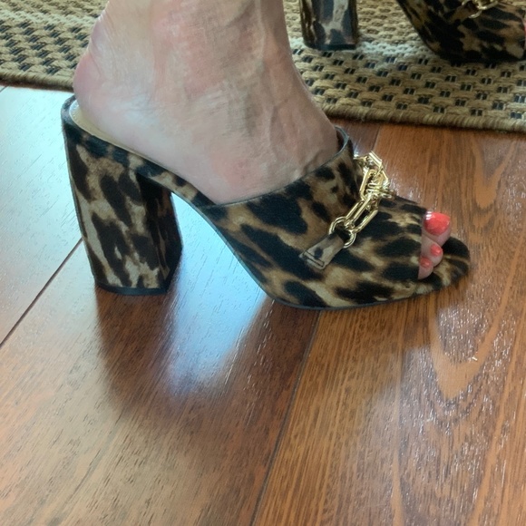 Vince Camuto leopard print mule sandal - Picture 7 of 7